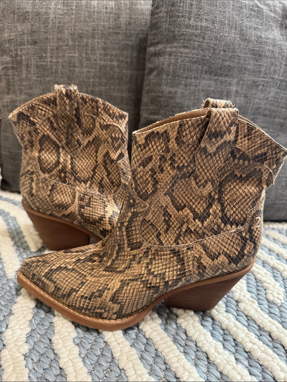 Zodiac Roslyn Western Snake Print Ankle Boots Desert Multi Like New